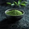 Green Borneo kratompoeder in een kom