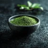 Green Thai Kratom-Pulver in einer Schale