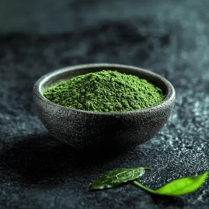 Kratom en polvo Super Maeng Da en un cuenco